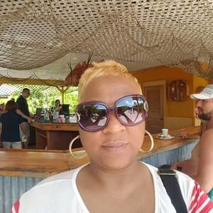 Meet your Posher, Gloria